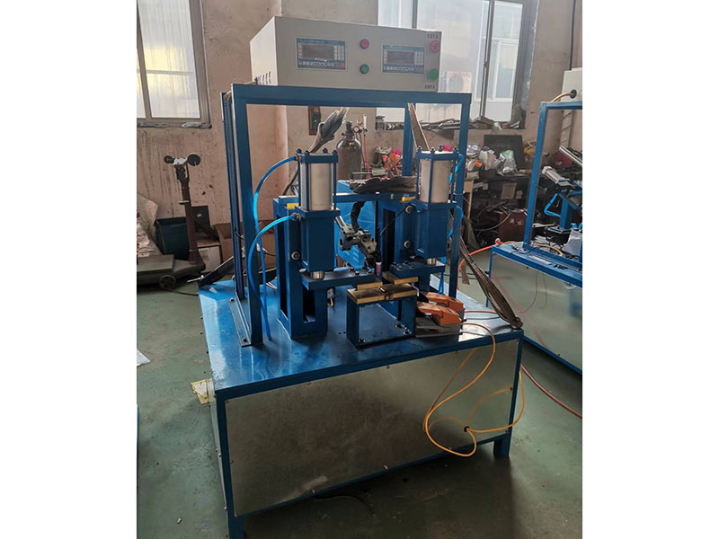 自動二保焊接設備